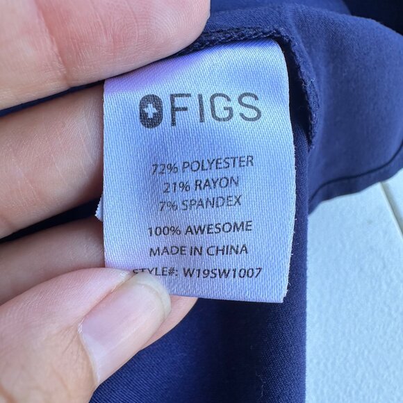 FIGS Technical Collection Scrubs Top Womens Medium Navy Medical Kasane Shirt - Picture 13 of 13